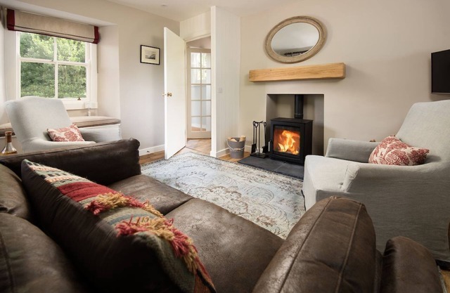 CRAILING WEST LODGE - sleeps 2 guests in 1 bedroom