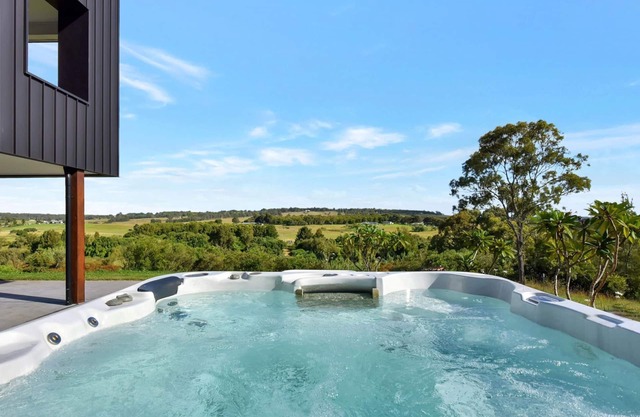 Cranky Corner River View! Where Luxury Meets Nature