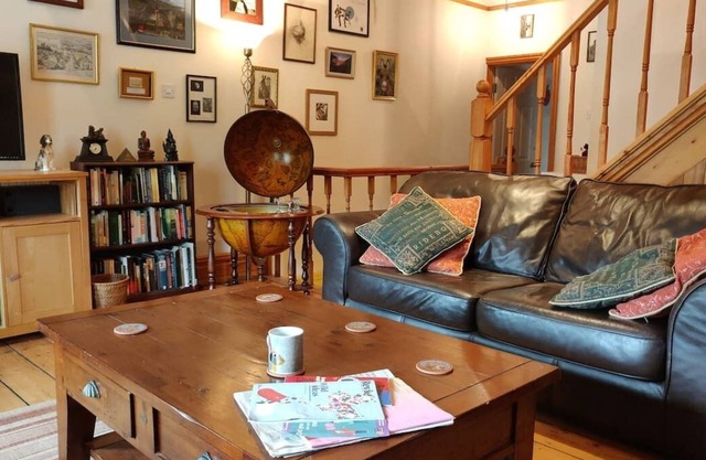 Creative Afan valley home. Ideal for families, friends, pets & mountain bikes.
