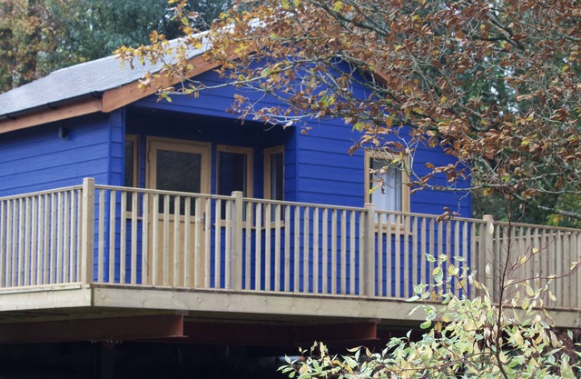 Creekside Lodge Bathpool, overlooking river in Cornwall