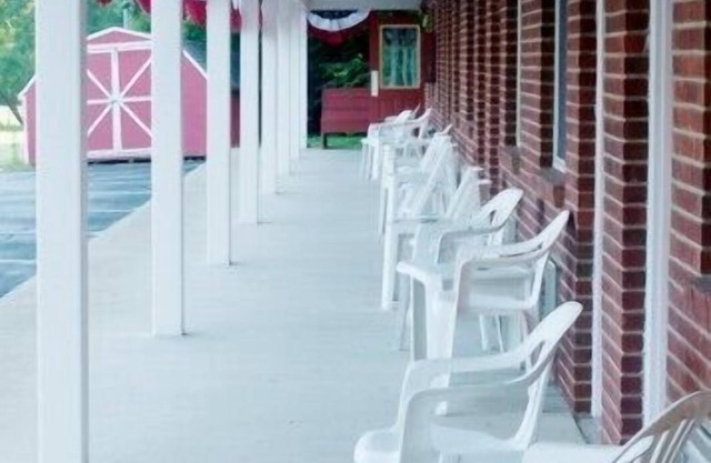 Creekwood Motel