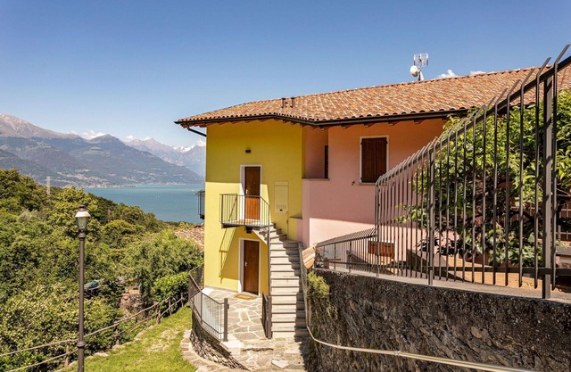 Cremia Lake View By Halldis