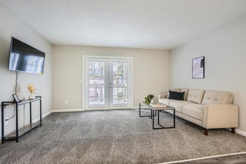 Crest At East Cobb1820e Comfort, Spacious 2bd 2bt