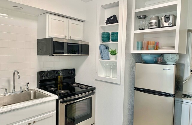Crisp and Modern one bedroom condo on Northwest side of Kokomo