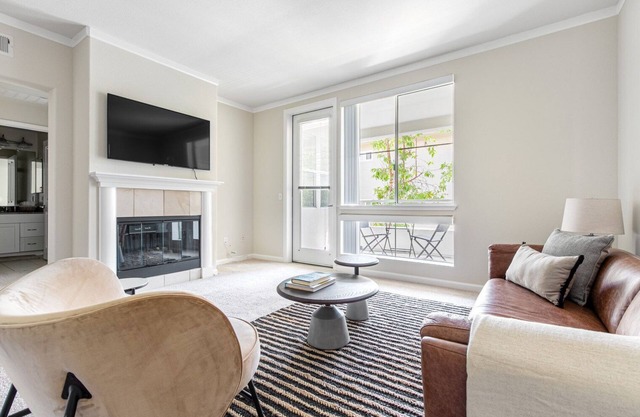 Crisp San Mateo 1BR w/Pool, Spa, Parking, walk to Shops by Blueground