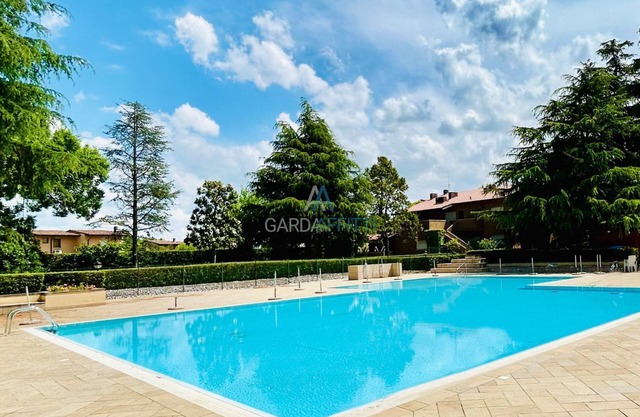 Crono Apartment - 200 meters from Lake Garda in exclusive Residence with swimming pool