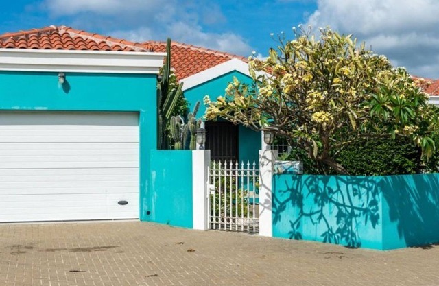 Crown Ridge 11 Sabadeco | Beautiful ocean front villa.