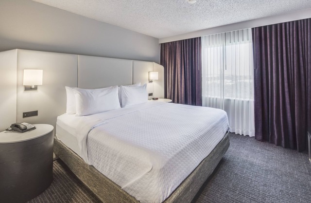 Crowne Plaza Suites Arlington by IHG