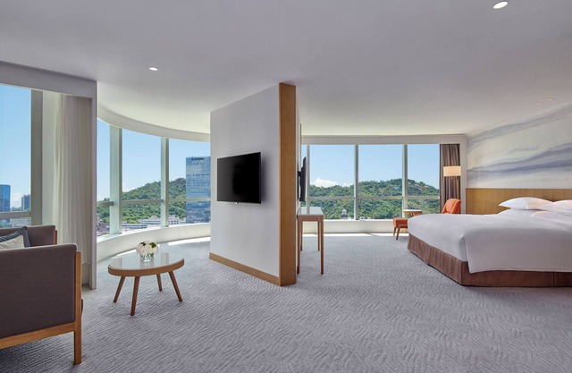 Crowne Plaza Zhuhai City Center by IHG