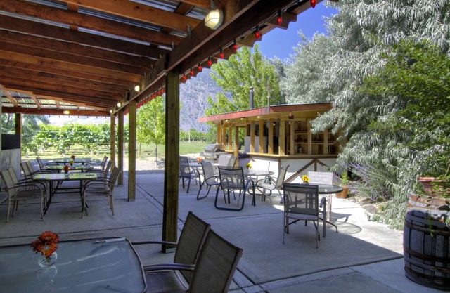 Crowsnest Vineyards Guesthouse