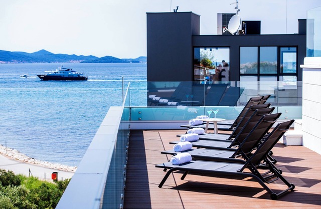 Crystal Holiday Residence II, Penthouse apartment with roof top swimming pool