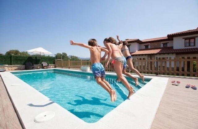 CUATROVISTES/duplex townhouse 6 + 2 seats/3 bedrooms/terrace and garden
