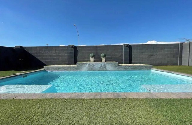 Cubs Stadium in backyard/Heated Pool/Dog Friendly