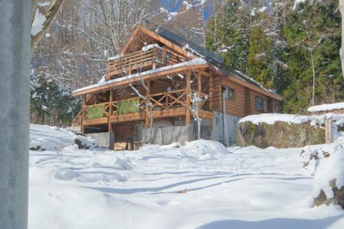 CUE iizuna Private Forest Log Cabin,1 Group per day,Ski Trip,Family Retreat