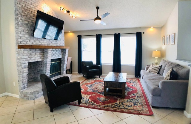 Culdesac Hideaway - Cozy Mid-Term Retreat in Quiet Neighborhood!