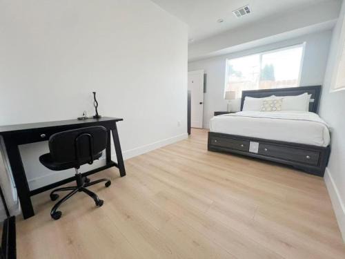 Culver Hideaway Private Room with Share Living Space D1D2