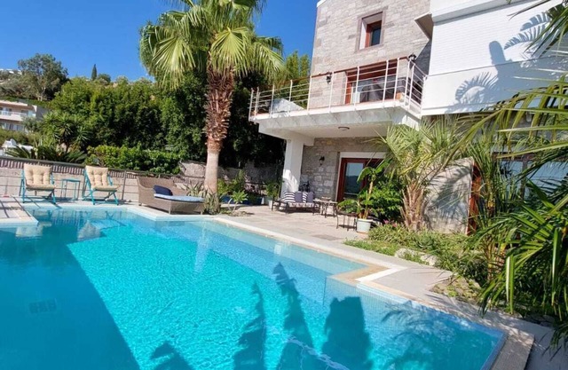 Custome Stone Villa with Gorgeous Castle and Sea View