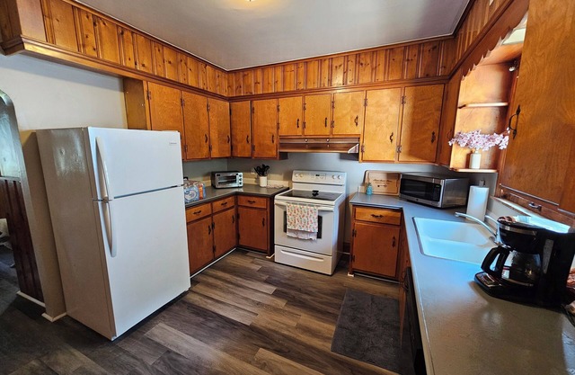 Cute 3 bd Pet Friendly house in Austintown Youngstown