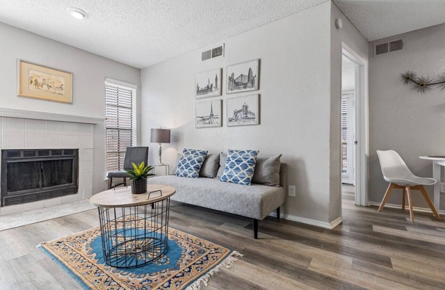 Cute & Contemporary 1 Bed Apt! Easy Pool Access!