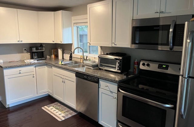 Cute cottage in town!