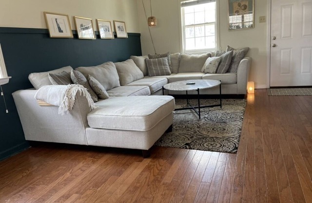 Cute Home near Broad Ave Memphis. 5 min from Overton Park and on Hampline.