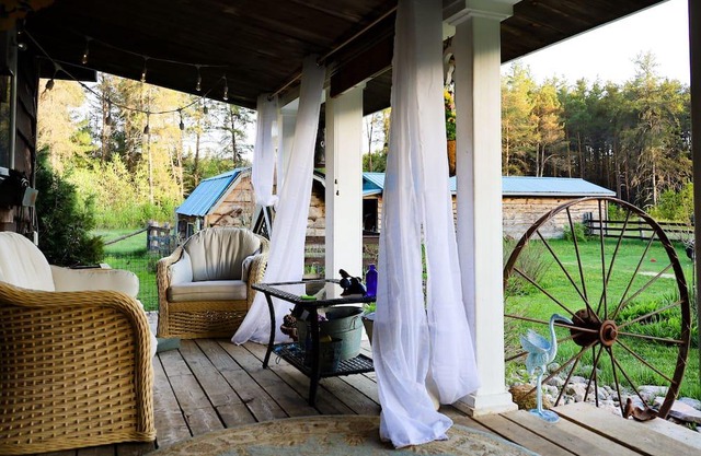 Cute Log Cabin in a Pine Forest just 1 min to the Lake