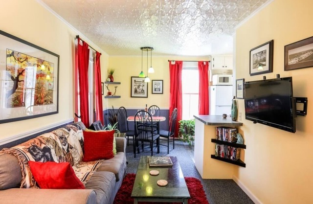 Cyclismo - Suite 2 | Close to Main St. | Wonderful Porch