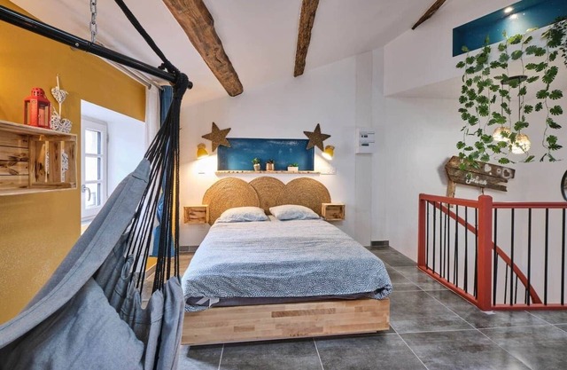 D3. Loft, Jacuzzi & Clim in the heart of Carcassonne