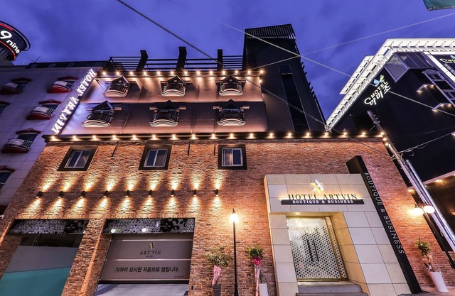 Daejeon Jungri Hotel Art Bin