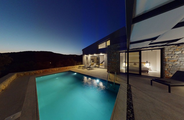DAELIA VILLAS I of 3 Luxury Villas, private pool, in an enclosed olive grove