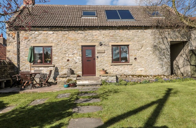 DAIRY HOUSE, pet friendly, with open fire in Newton-Upon-Rawcliffe
