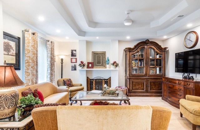Dallas Flair House Midway-Hollow, Uptown close by