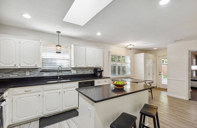 Dallas Gem: 3BR Prime Location