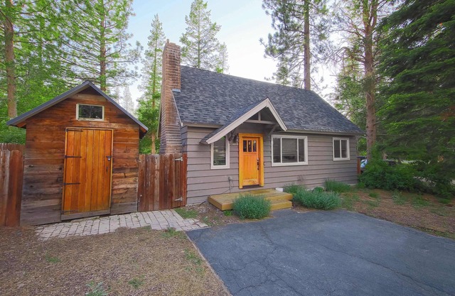Dancing Bear Cabin | Pet Friendly, Sleeps 4, Totally cute!
