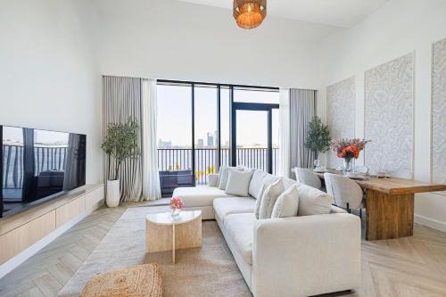 Daniels Waterside 1BR at Creek Edge