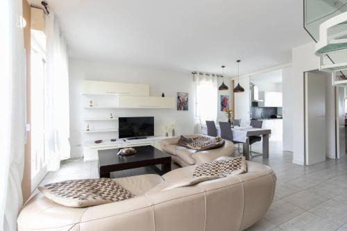 Daste Dream House