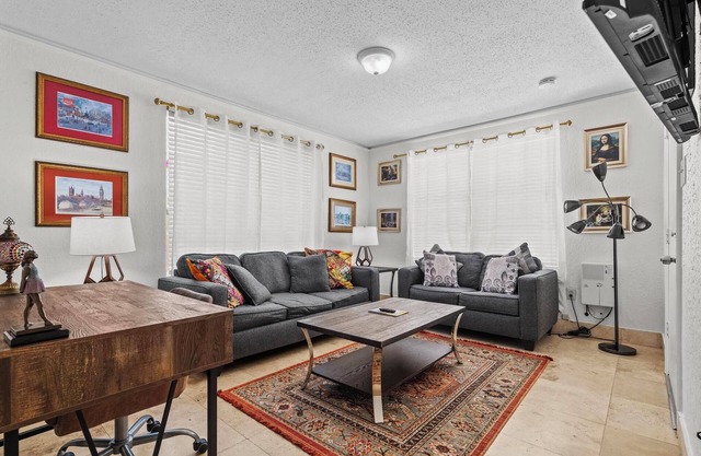 "Davis Islands Charm! Euro Oasis Walkable to Events, Eats & Care!"