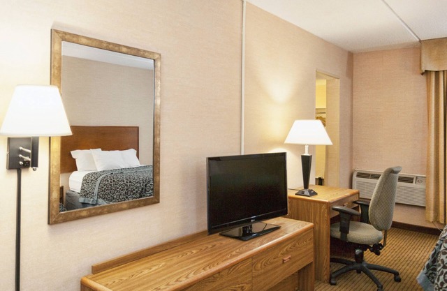 Days Inn by Wyndham Duluth Lakewalk