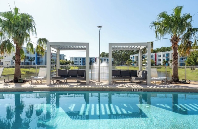 Daytona 2BR Getaway Parking Family & Pet-friendly