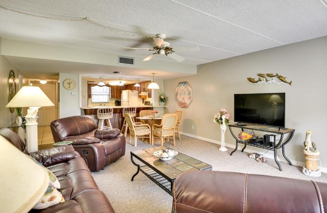 Daytona Beach Shores Condo Rental Walk to Beach!