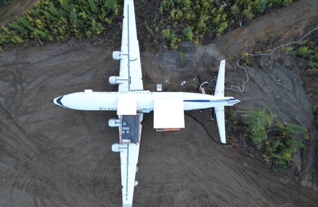 DC-6 Vintage Airplane House