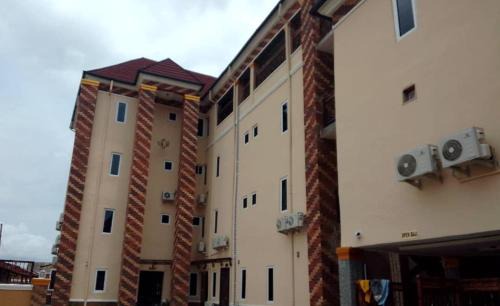 De Zaza Royal Hotel And Suites