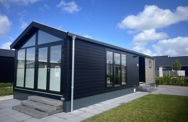 De Zeeparel by Interhome