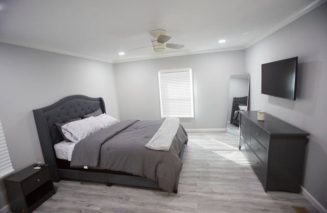 Decatur 3-BR Bliss: Modern Comfort