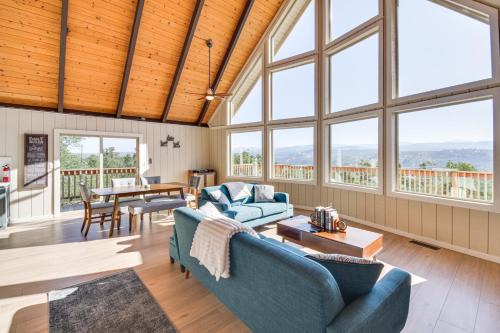 Deck and Views Scenic Yosemite Lakes Retreat