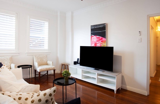 Deco Amour, Bellevue Hill Isyd