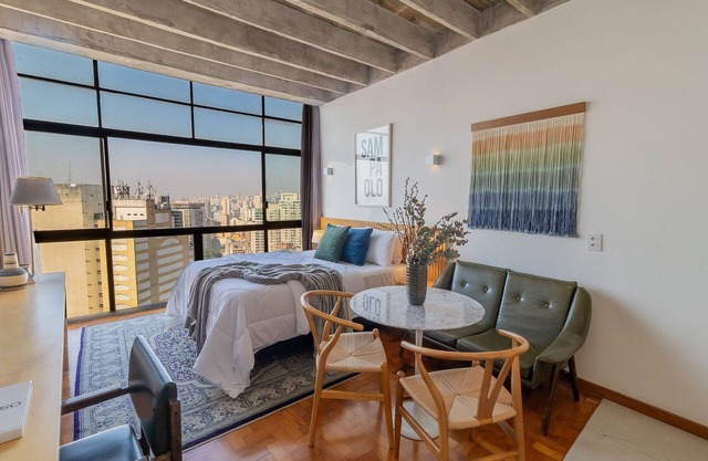 Decorated studio overlooking SP @ Ed. Copan