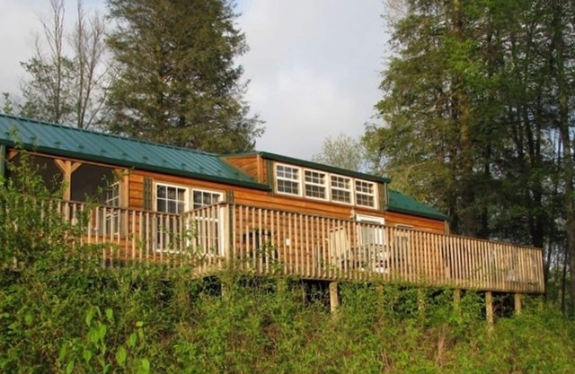 Deer run cabin in Damascus, Virginia