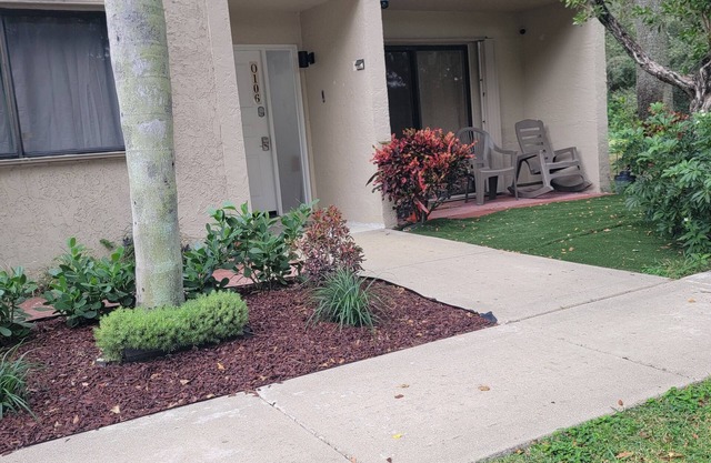 Deerfield Beach golf, entertainment and malls,nfirst floor condo vacationn