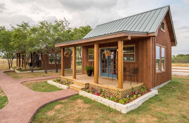 Deerfield Countryside Tiny Cabin #2 - 10min to Silos at Magnolia